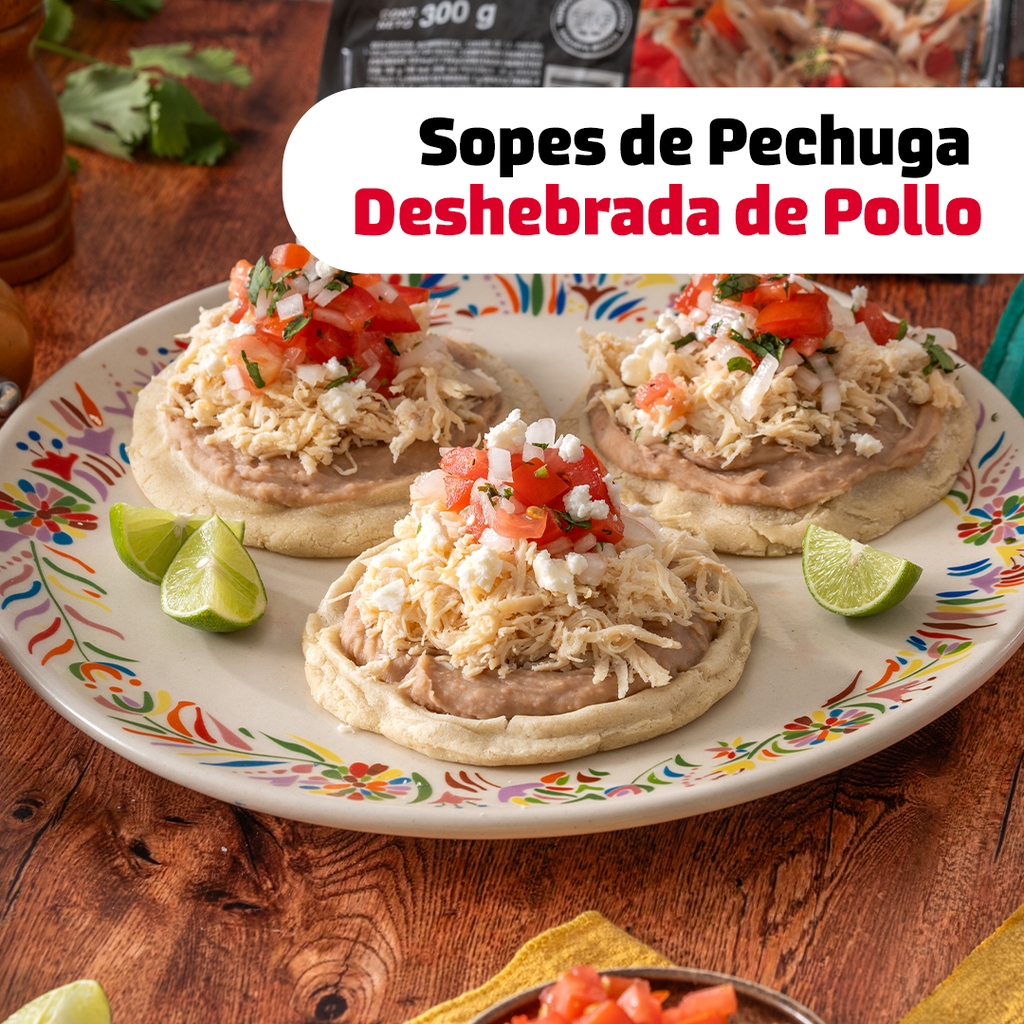 Sopes de pechuga deshebrada de pollo